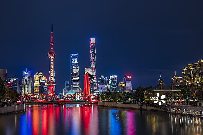 上海乍浦路桥看三件套夜景图片素材