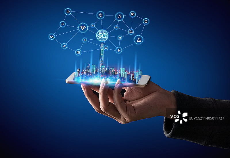 数字科技概念，智能手机城市图片素材