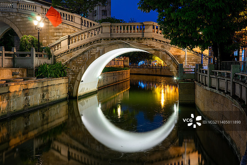 广州永庆坊旅游区和粤剧艺术博物馆古建筑夜景图片素材