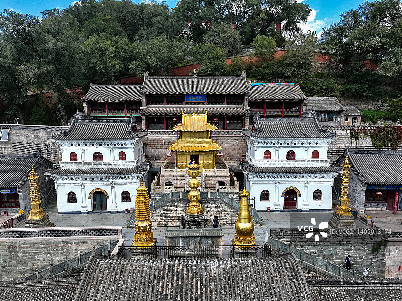 山西五台山显通寺建筑风光图片素材