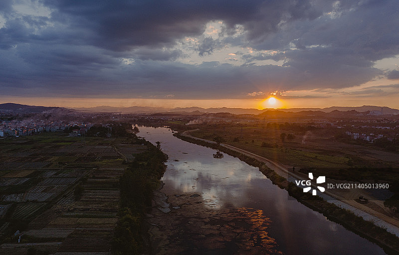 禾河日落图片素材