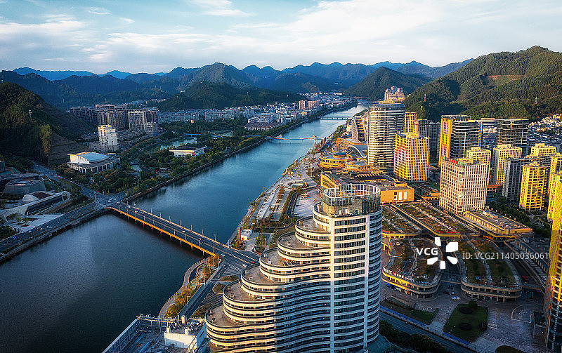 衢州开化县日落时分城市光影高清航拍图图片素材