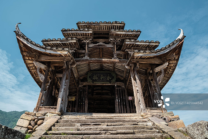 浙江龙泉市安仁镇古廊桥，永和桥图片素材