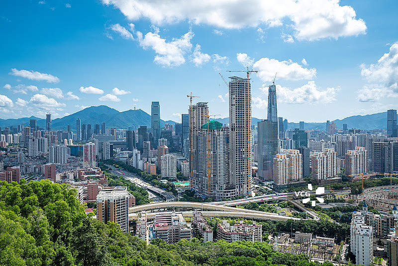 中国深圳罗湖笔架山公园远眺城市建筑图片素材