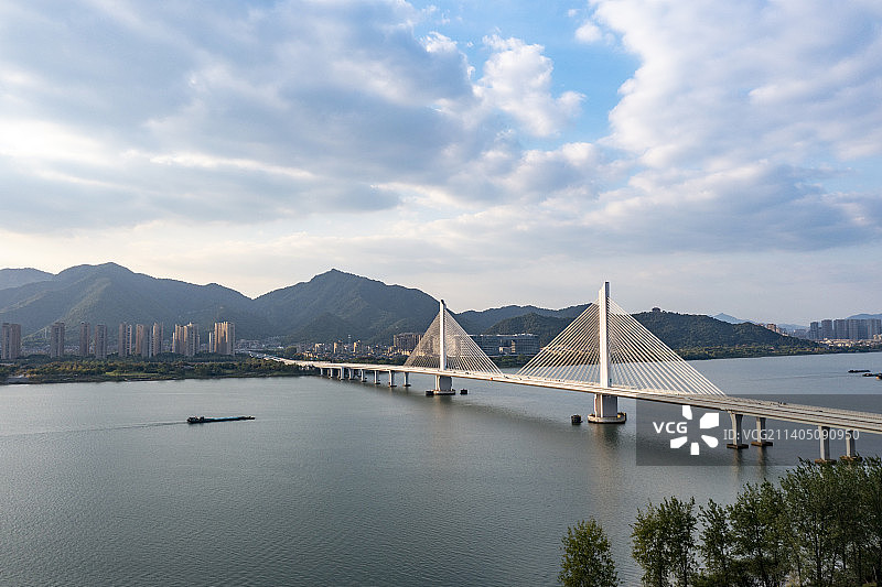 杭州富阳富春江富阳大桥沿江风光图片素材