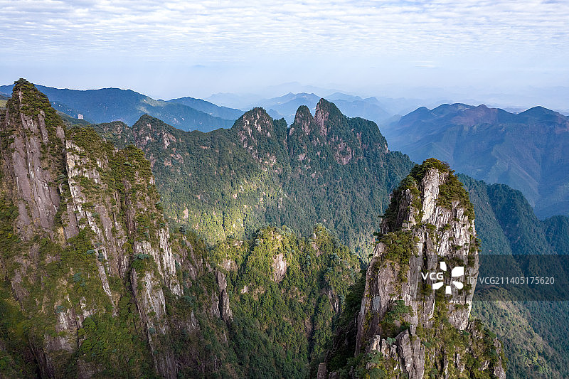 航拍湖南郴州宜章县莽山五指峰景区风光图片素材