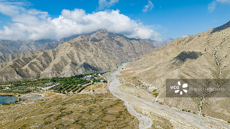 宁夏贺兰山风光蓝天白云秋天风光图片素材