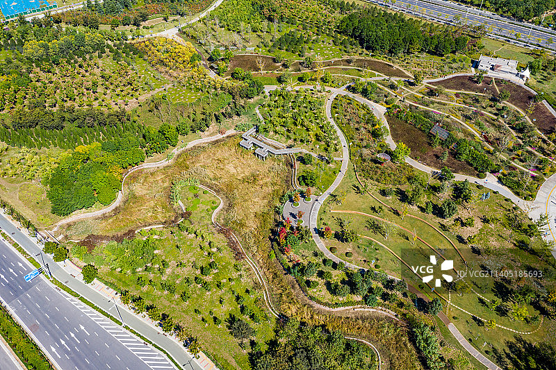 航拍河南省郑州市森林公园凤山园区（郑州凤山森林公园）图片素材