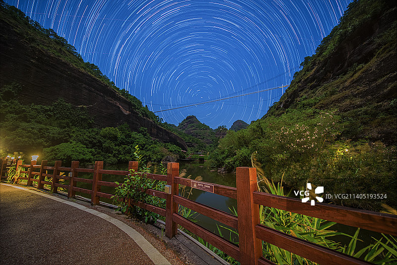 今夜星轨璀璨图片素材