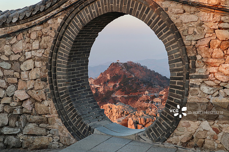 清晨泰山月观峰风光图片素材