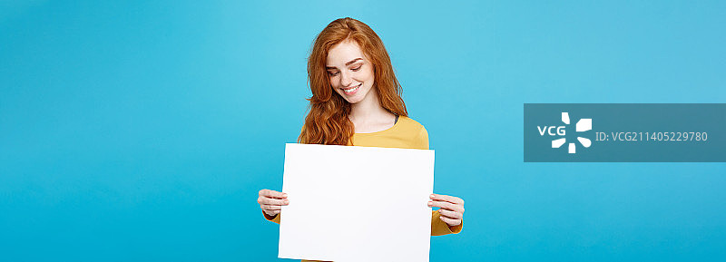 红发美女特写肖像图片素材