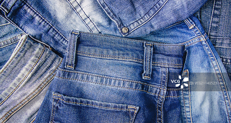时尚的牛仔服装购物图片素材
