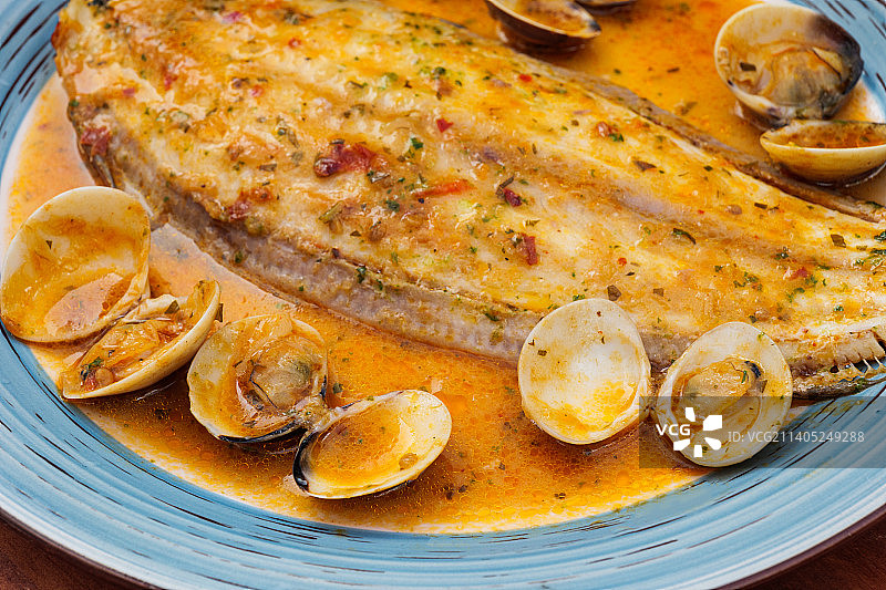 美味的蛤蜊和比目鱼黄油酱图片素材