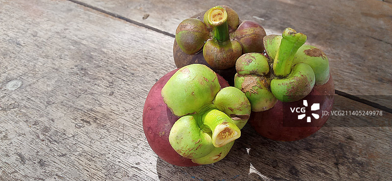 印尼Guguak：桌子上的水果高角度照片图片素材