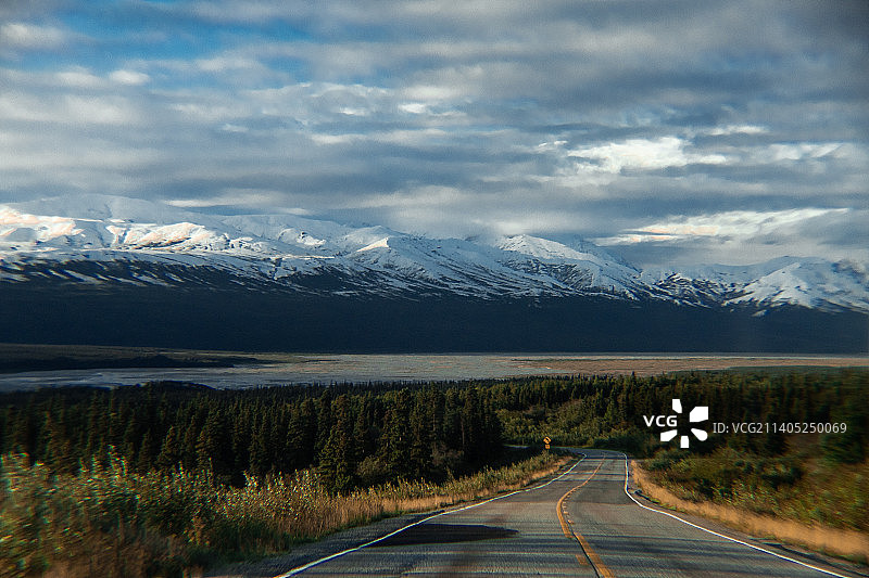 阿拉斯加瓦尔迪兹雪山风光（美国）图片素材