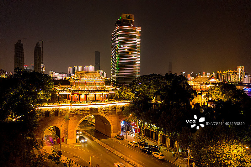 航拍湖北武汉晴川阁景区夜景灯光秀 铁门关图片素材