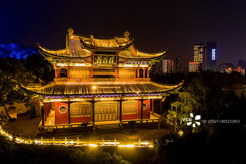 航拍湖北武汉晴川阁景区夜景灯光秀图片素材