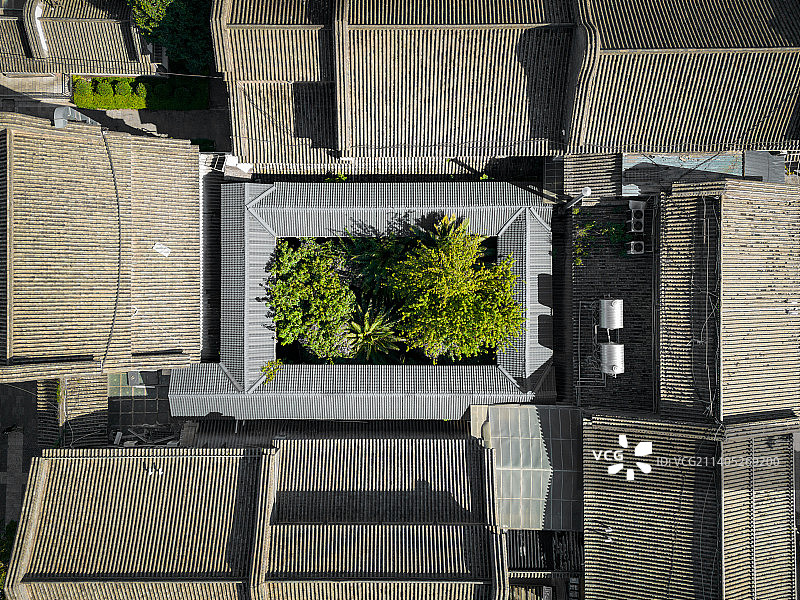 官渡古镇古建筑中庭高视角俯瞰航拍图片素材