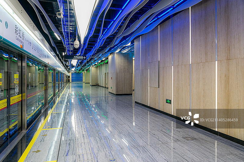 广州地铁八号线站台内景图片素材