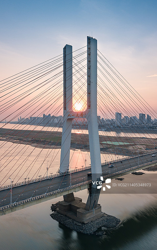 八一大桥日出图片素材