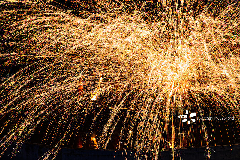 广州南湖游乐园打铁花图片素材