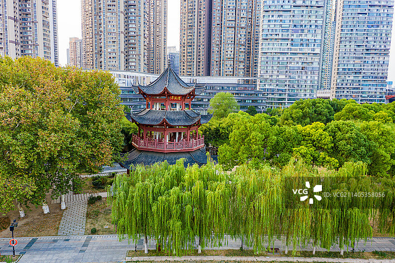 航拍湖北武汉汉阳江滩烟波亭 武汉鹦鹉洲汉阳桥梁主题公园图片素材