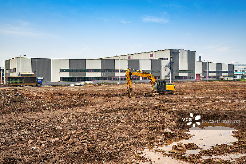 挖掘机在工业园区施工图片素材