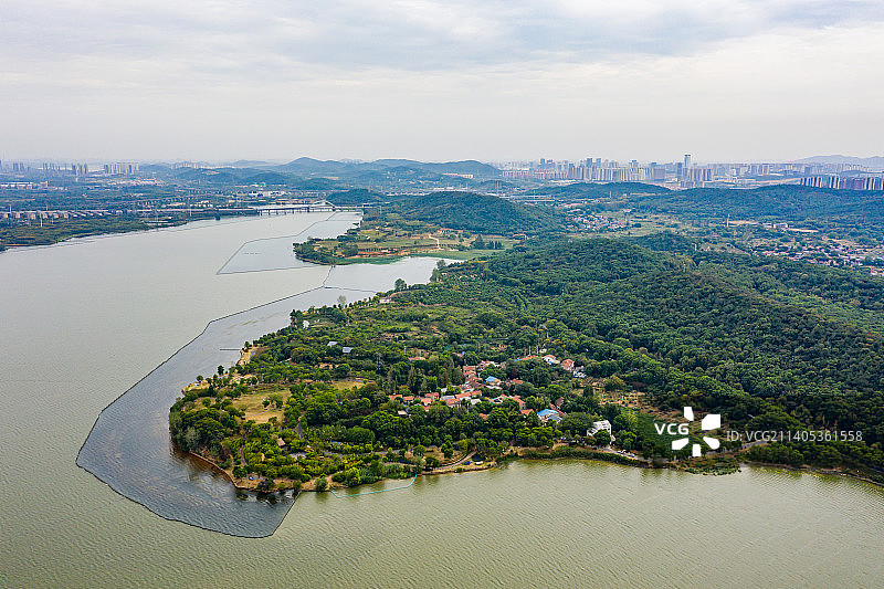 航拍武汉东湖风景区吹笛景区（武汉马鞍山森林公园）图片素材