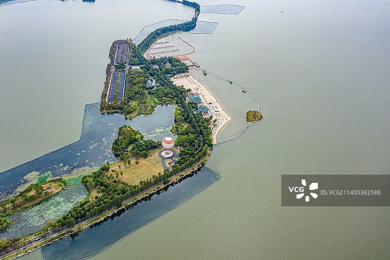 航拍武汉东湖绿道 湖北武汉东湖风景区 城市环湖林荫道 湖中道图片素材