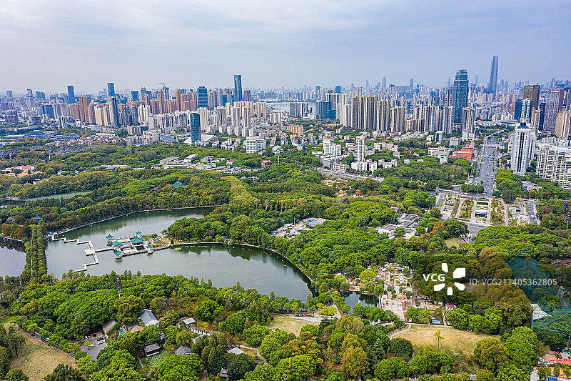 航拍湖北武汉东湖生态旅游风景区听涛景区天鹅池 湖畔园林景观 曲桥亭廊碧水涟漪图片素材