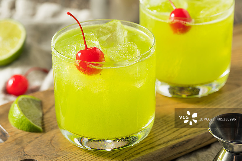 桌子上的饮料特写图片素材