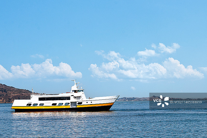 美国加州旧金山湾上的一搜大游艇图片素材