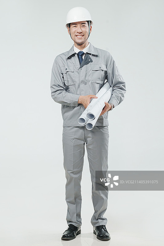 戴安全帽的工程师肖像图片素材