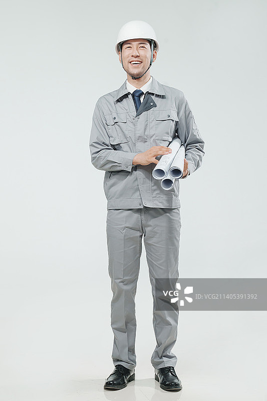 戴安全帽的工程师肖像图片素材
