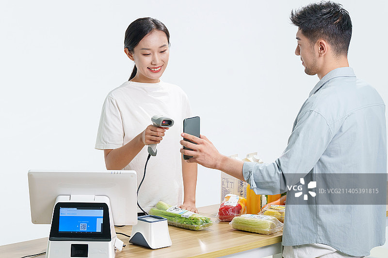 超市收银员和顾客图片素材