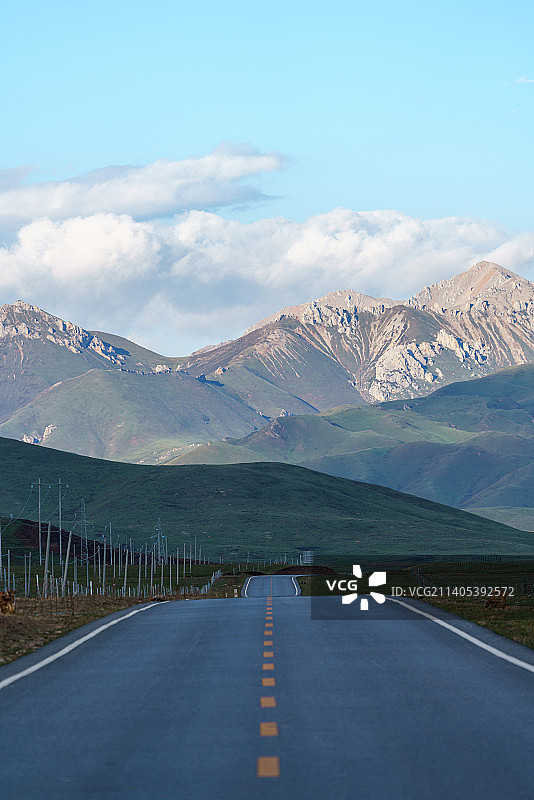 甘南草原风光道路图片素材