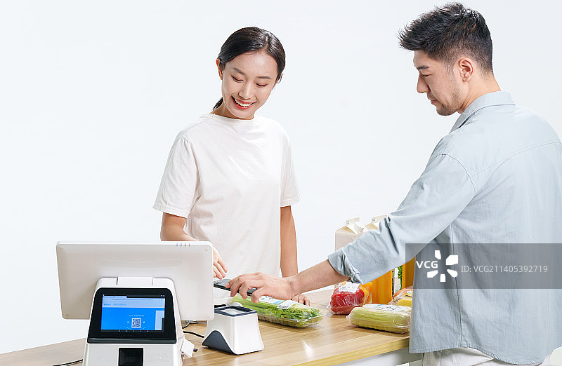 超市收银员和顾客图片素材