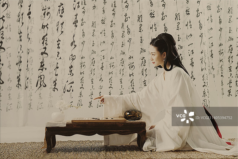 古装美女下围棋图片素材