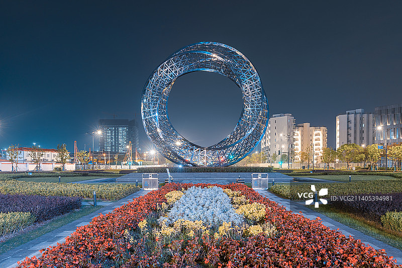 上海市浦东新区临港新城街心公园夜色图片素材