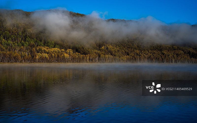 乌苏浪子湖晨雾图片素材