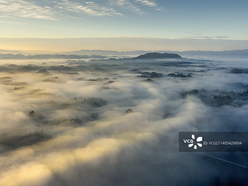 山地晨雾图片素材
