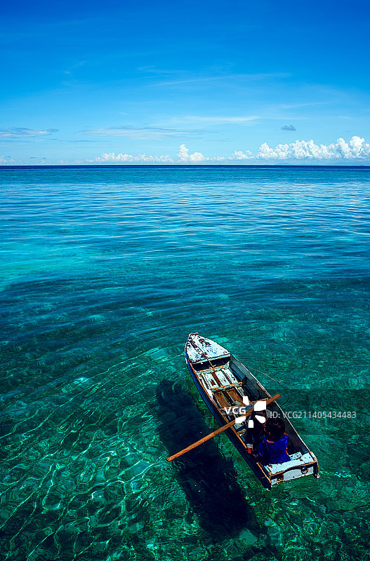 仙本那清澈见底的大海图片素材