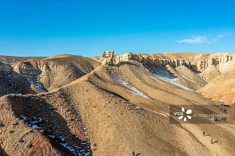 航拍：新疆网红公路 百里丹霞风景道 骆驼峰景点图片素材