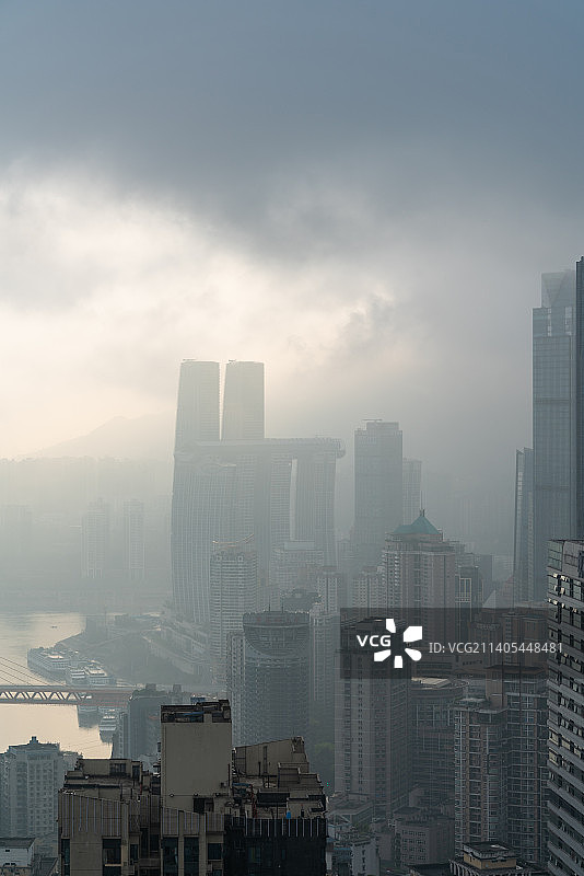重庆市渝中区大雾天气全景图图片素材