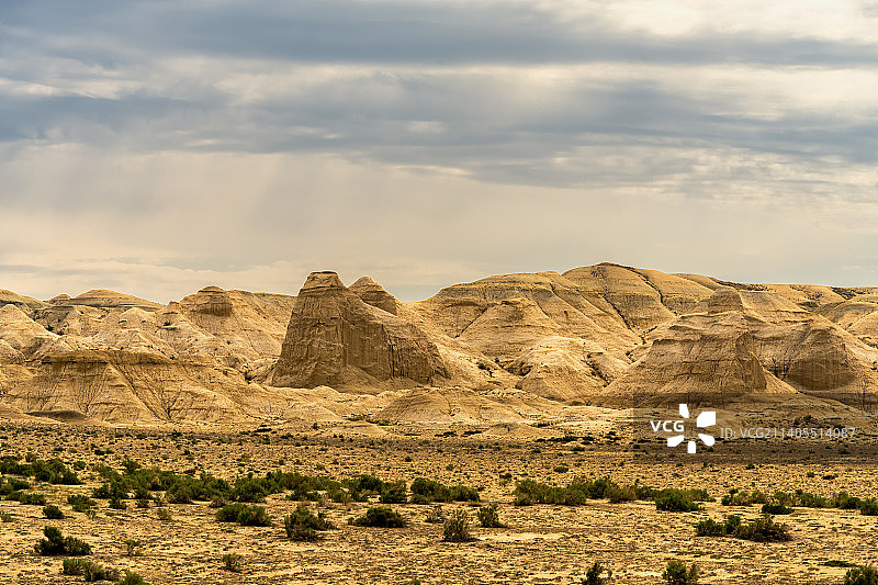 阴云下的雅丹#21天摄影挑战赛10月赛#图片素材