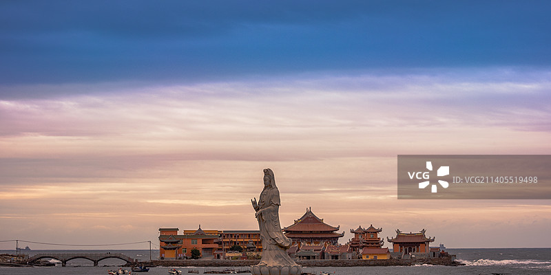 泉州石狮黄金海岸 观音菩萨与古庙图片素材