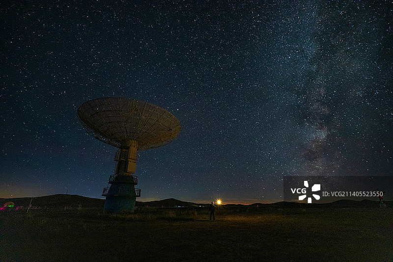闪烁璀璨的星辰银河-明安图天文台图片素材