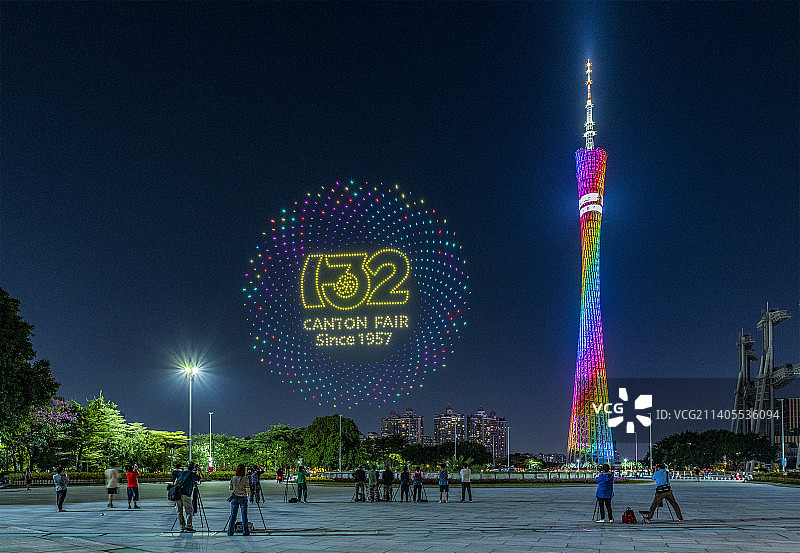 航拍广州海心沙亚运公园第132届中国进出口交易会无人机表演图片素材