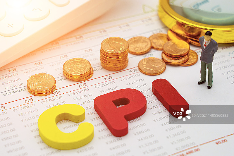 金融经济报告上的CPI文字和货币图片素材