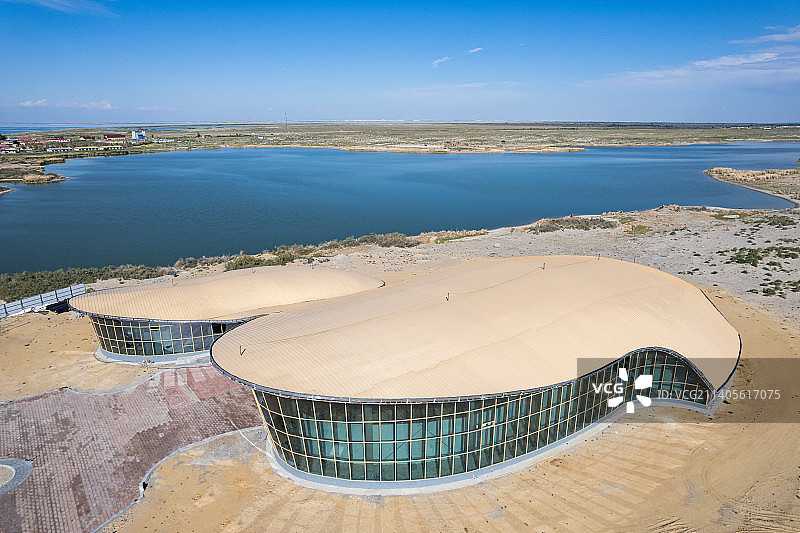 新疆维吾尔自治区阿勒泰地区福海县乌伦古湖游客接待中心建筑外立面图片素材